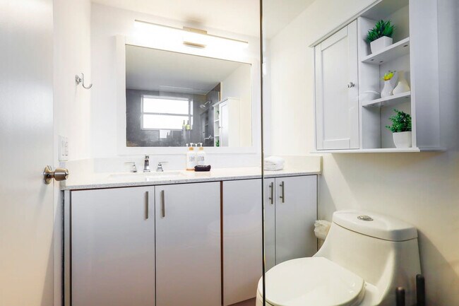 Building Photo - 212 West Dr