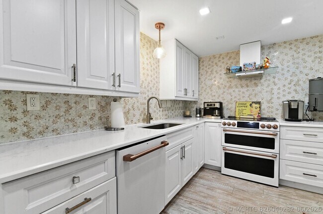 Building Photo - 2840 S Ocean Blvd
