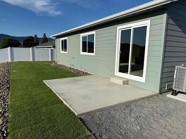 Building Photo - New Construction 3 bed, 2 bath!