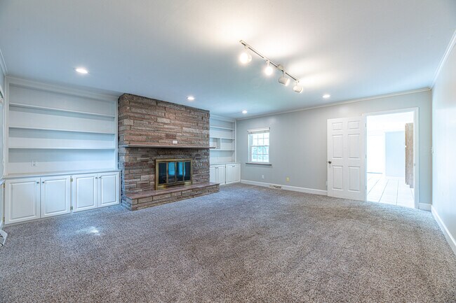 Building Photo - 1719 Scenic Dr