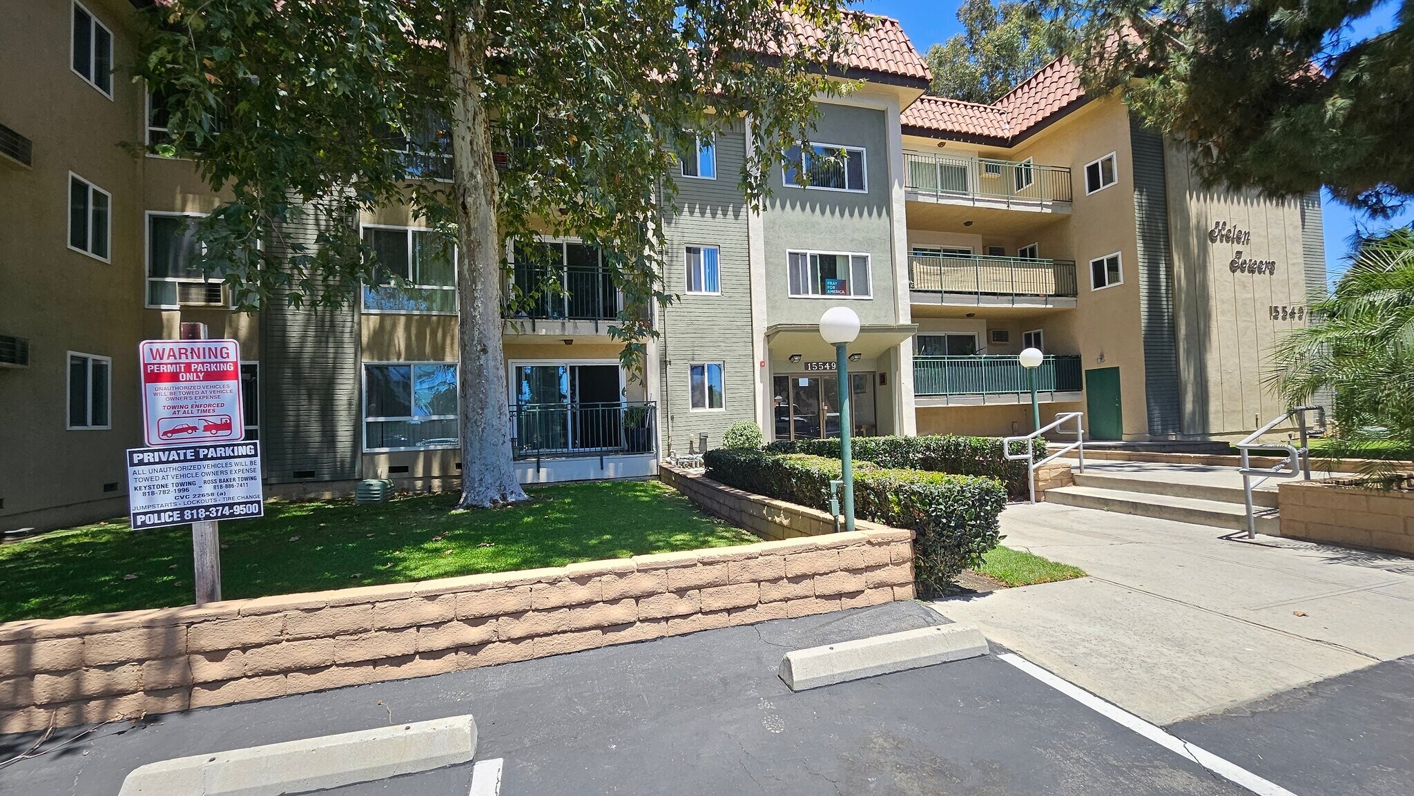 Building Photo - 15549 Sherman Way