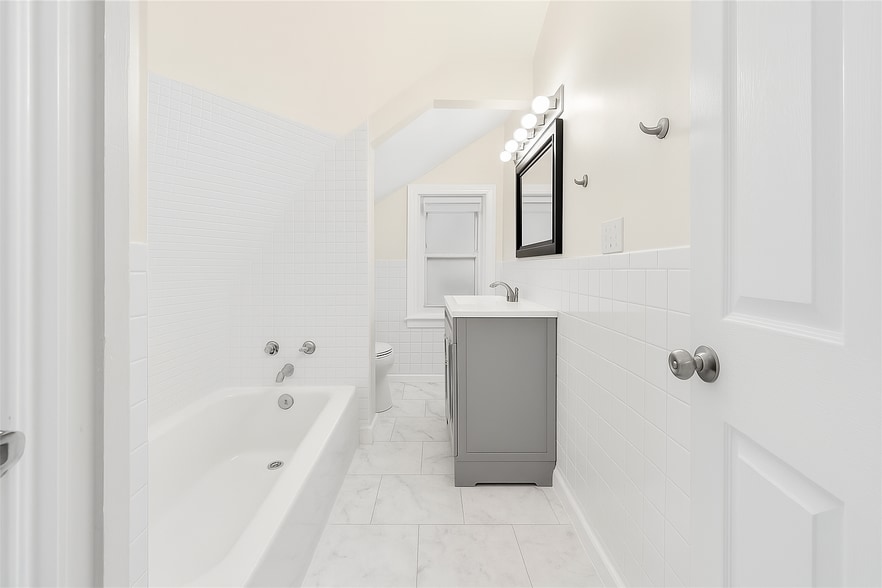 Building Photo - 72 Courtland St