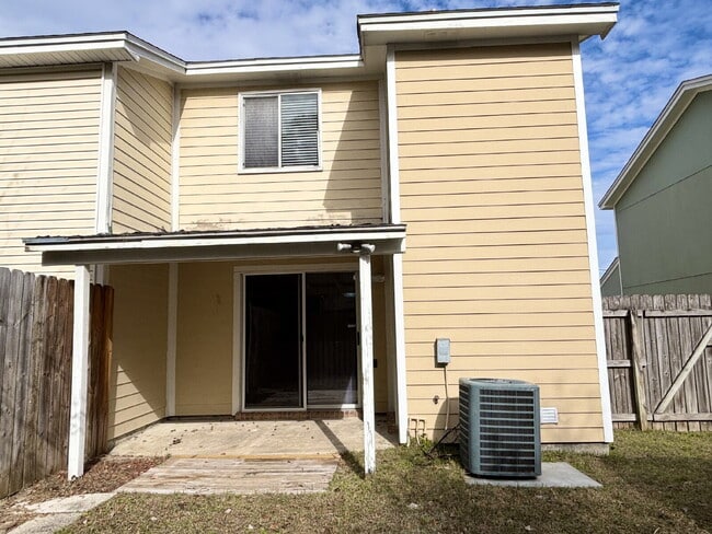 Building Photo - $200.00 Off First FULL Months Rent!