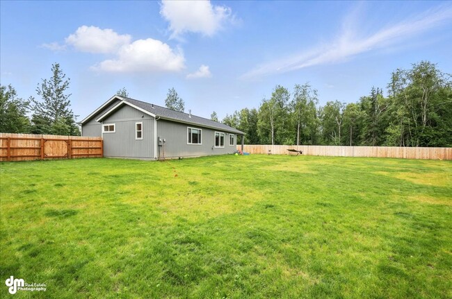 Building Photo - 4 BEDROOM | 2 BATHROOMS | 3 CAR GARAGE | M...