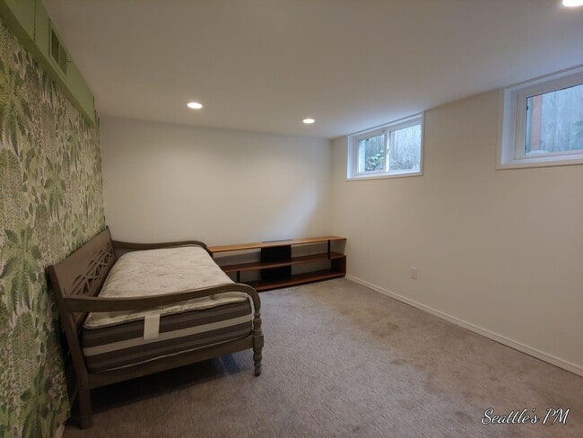 Building Photo - Beautifully Updated Magnolia House- 3 Bedr...