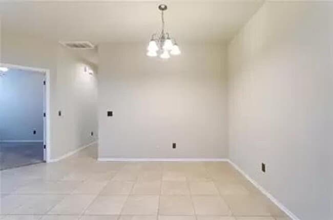 Building Photo - 1/2 Off the 1st Month's Rent - 6 Month Lea...