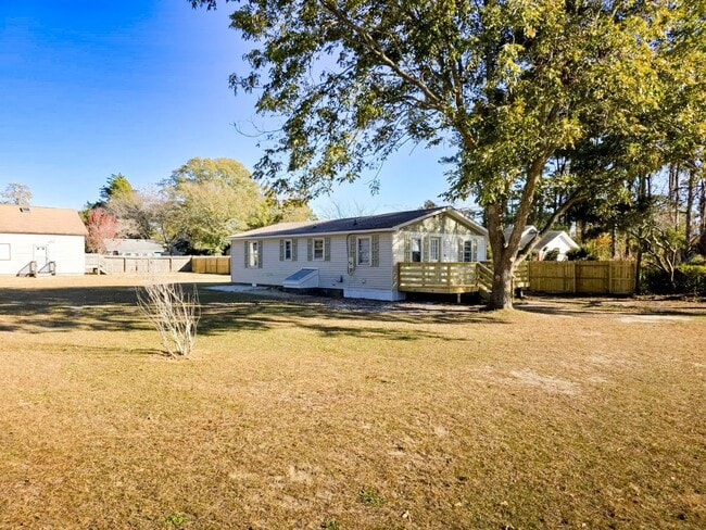 Building Photo - 2 Bedroom 1 Bath Home in Jarvisburg $1975/mo