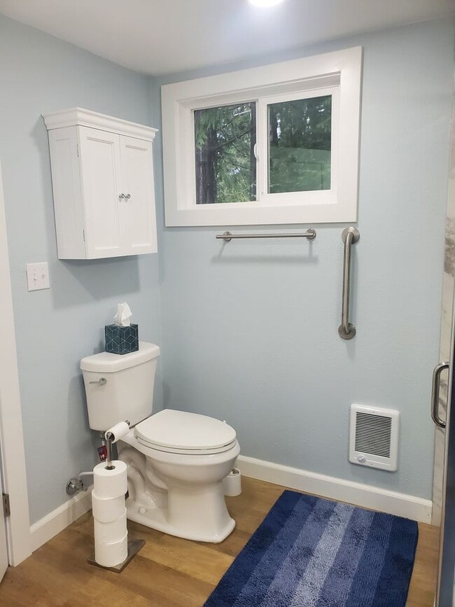 Building Photo - 681 SE Somers Dr