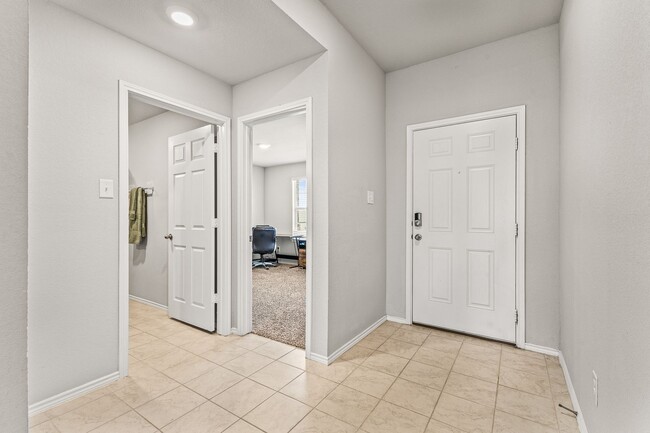 Building Photo - 4906 Karen Grn Dr