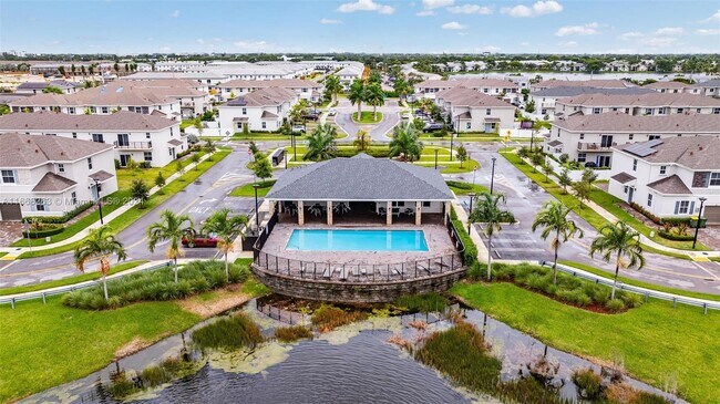 Building Photo - 765 SE 19th St