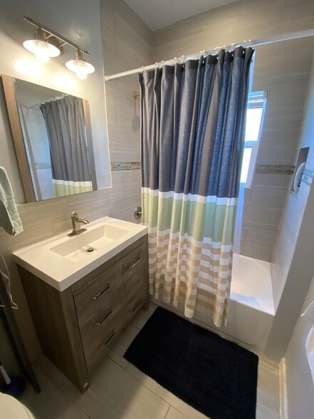 Bathroom - 3117 College Ave