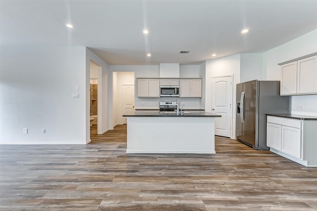 Building Photo - 24303 Alto Gdn Dr