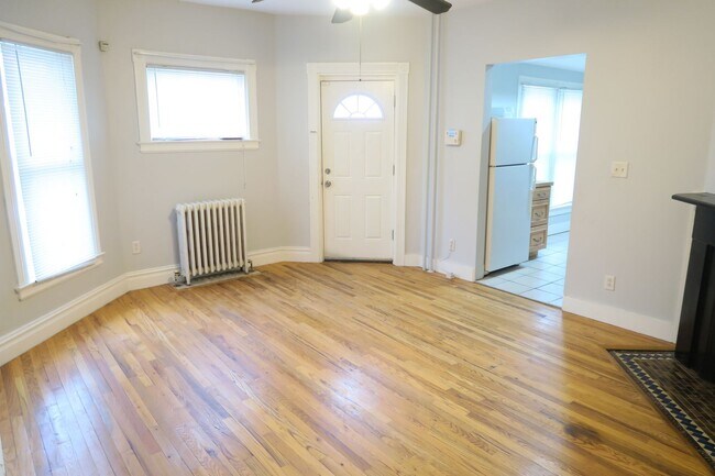 Building Photo - 472 Pearl St