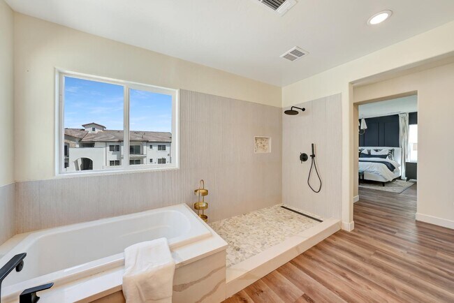 Building Photo - 2133 West Dr