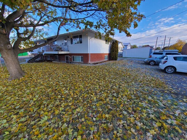Building Photo - Knowles 4-Plex