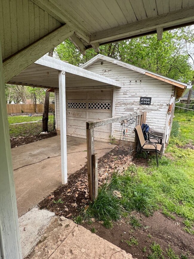 Building Photo - 3 bedroom/1 bathroom house