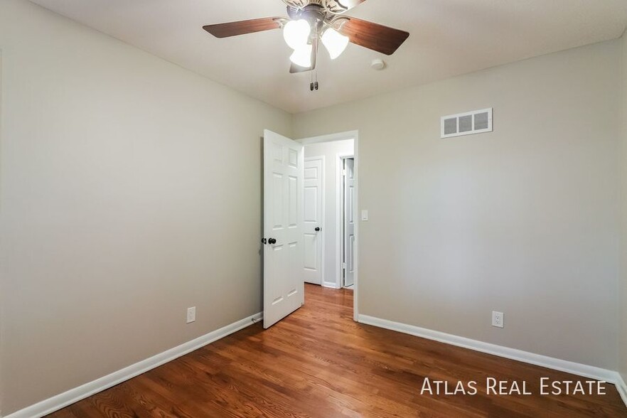 Building Photo - 602 NE Darwin St