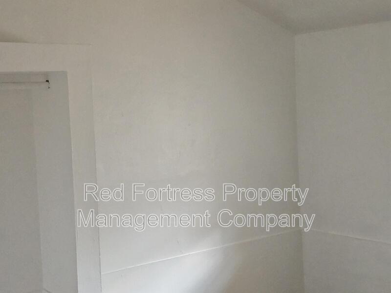 Building Photo - 255 Hubbard Ave