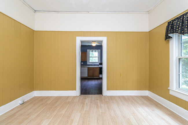 Building Photo - 3224 Garden Dr