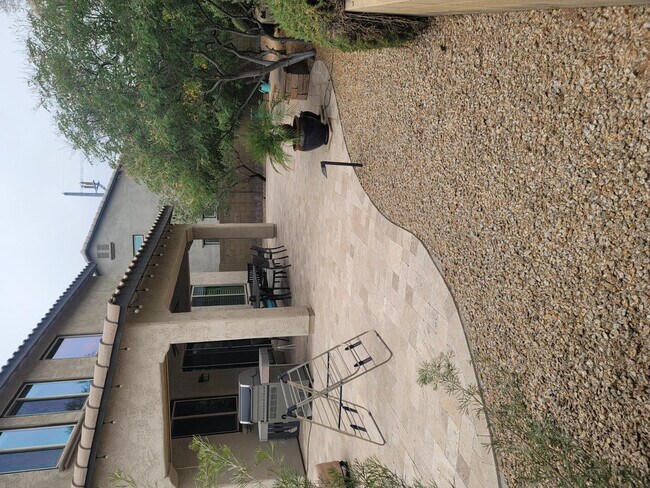 Building Photo - 3826 E Cat Balue Dr