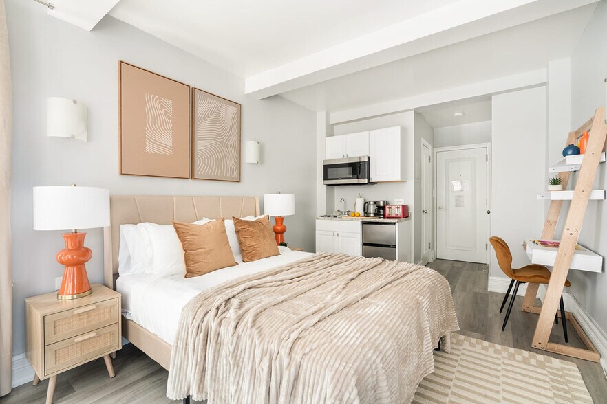 Building Photo - 240 W 73rd St