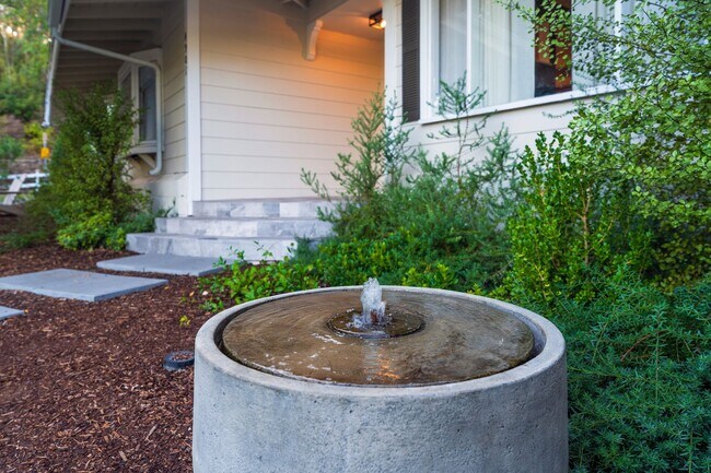 Building Photo - Beautiful Tarzana Rental!
