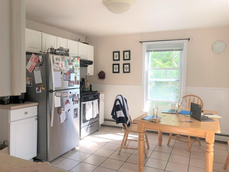 Building Photo - 279 Pearl St