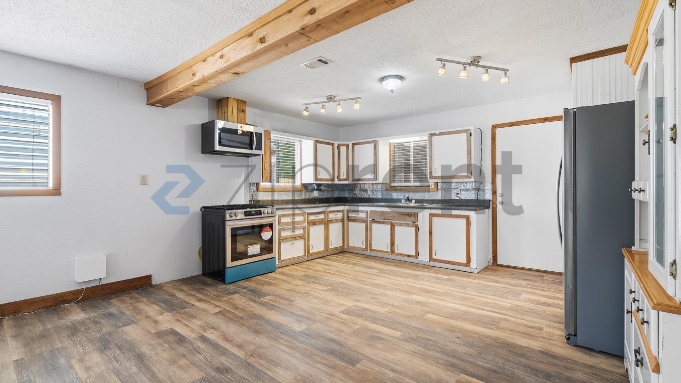Building Photo - Unit