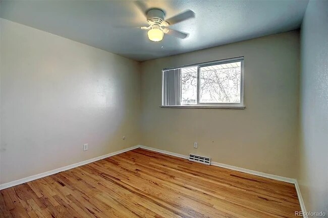 Building Photo - 5456 S Lakeview St