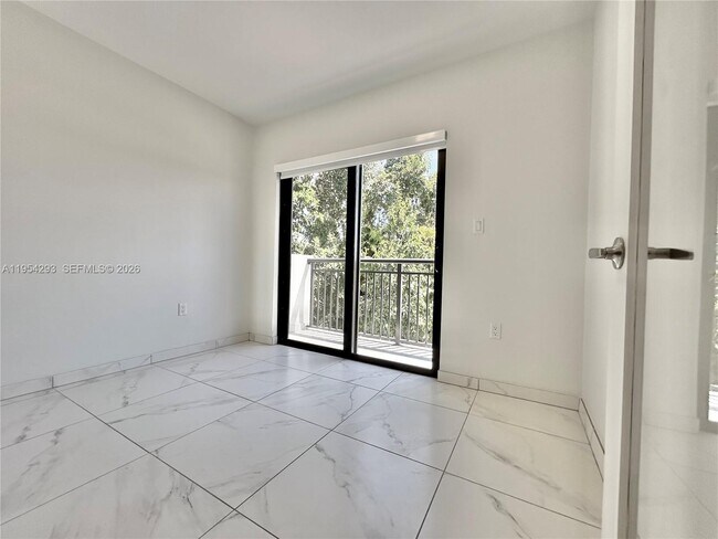 Building Photo - 836 SW 2nd St