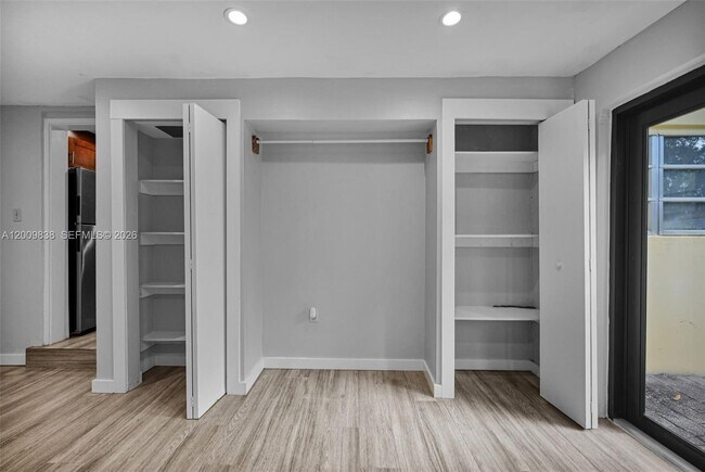 Building Photo - 2225 SW 62nd Ct