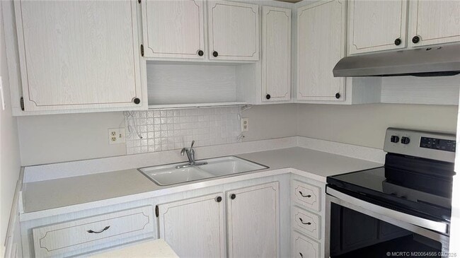 Building Photo - 2600 SE Ocean Blvd