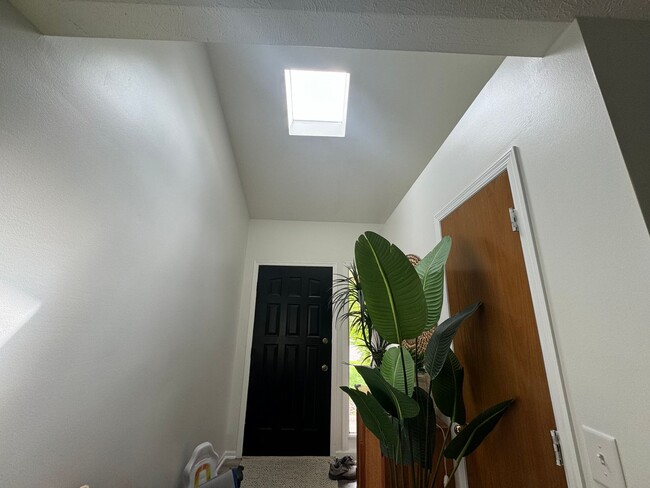Building Photo - Home For Rent!
