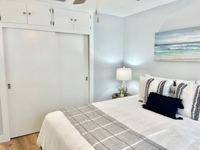 Building Photo - 3945S- The Sunset Lane Cottage | FURNISHED