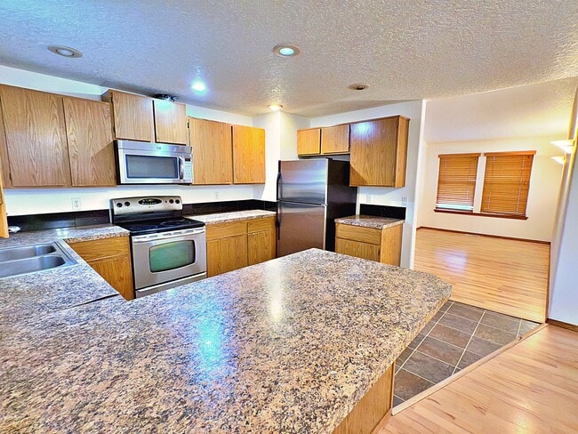 Building Photo - 9834 SE Clinton St