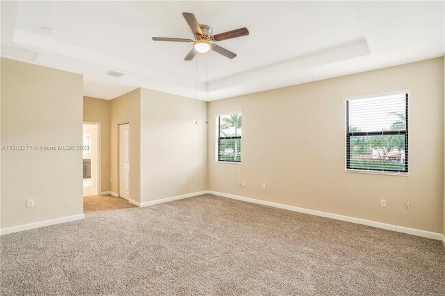 Building Photo - 2637 SE 1st St