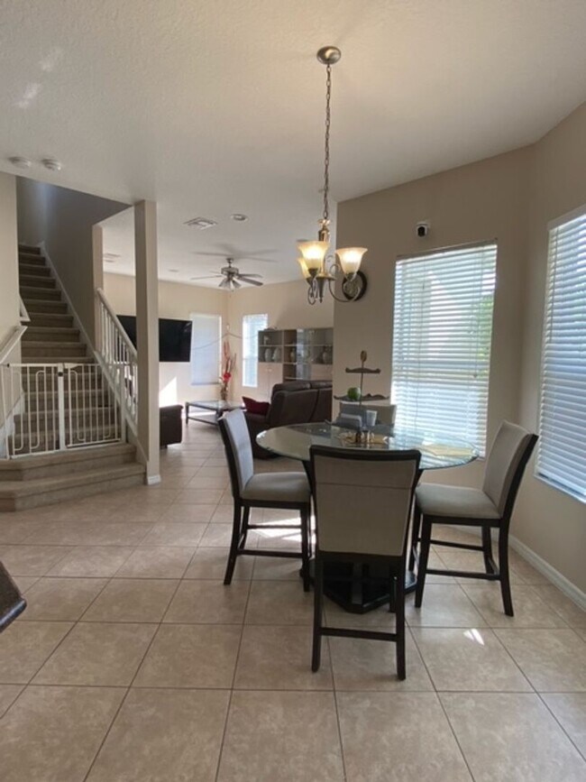 Building Photo - Beautiful 4 Bedroom 3 Bath Home in Ocoee