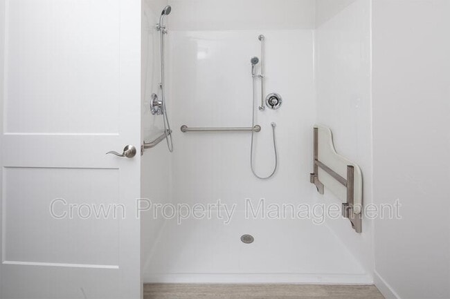 Building Photo - 207 Sawyer Ln