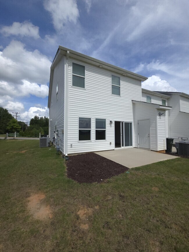 Building Photo - 2 Rockshire Trl