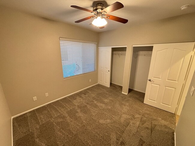 Building Photo - Gorgeous 6Bed/5Bath/4Car, 2-Story Home located in the Mountains Edge