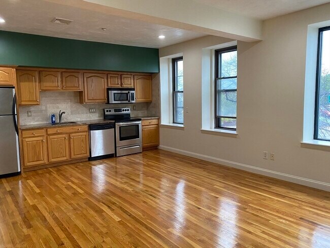 Building Photo - 1008 Bennington St