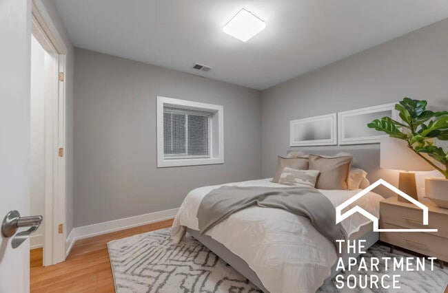 Building Photo - 1337 W Walton St