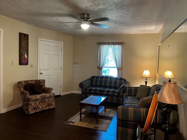 Building Photo - Furnished 2 Bedroom in Riverbend