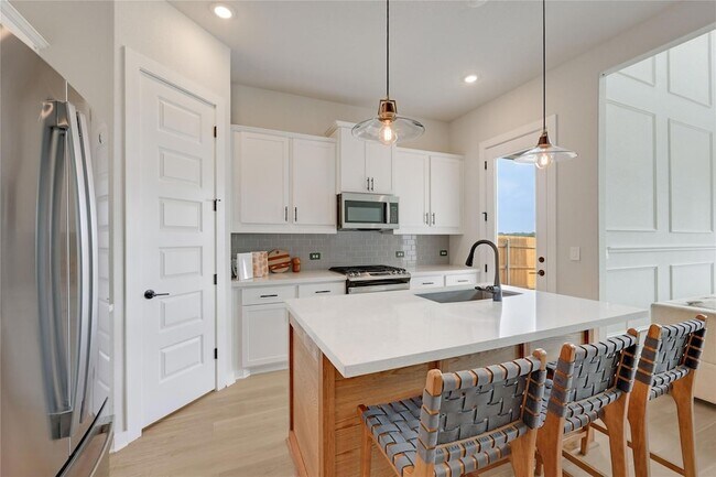 Building Photo - 4902 Seadrift Dr