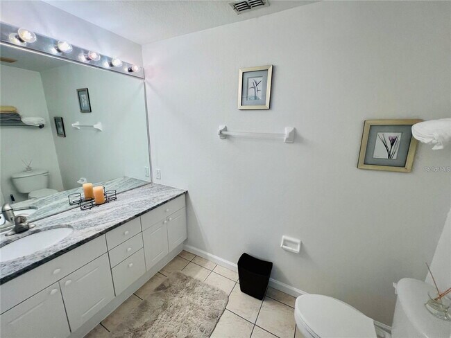 Building Photo - 2413 Silver Palm Dr