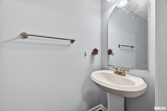 Building Photo - 2314 W Kenfield Ct