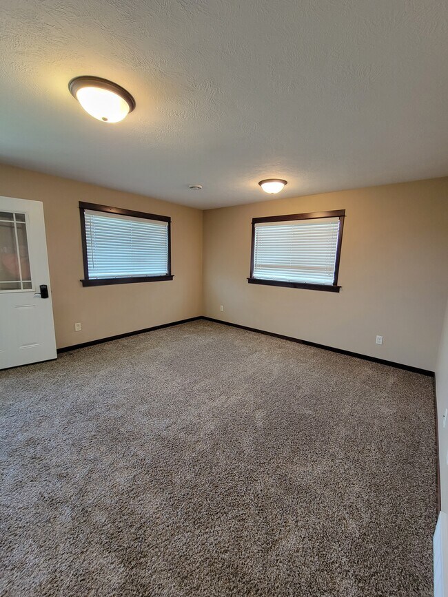 Building Photo - 1010 W Highway 14