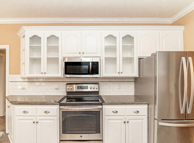 Building Photo - Stunning & Spacious Home in Walnut Hill! 4 Bedrooms | 4 Bathrooms w/ Lawn Care and Trash Service ...