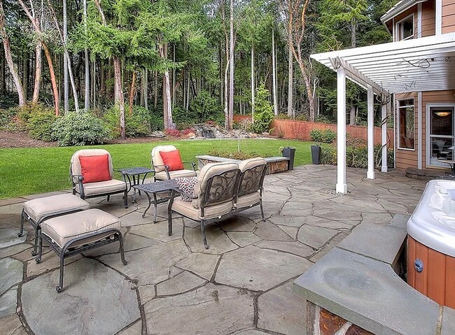 Building Photo - Spacious Living in a Gated Gig Harbor Community
