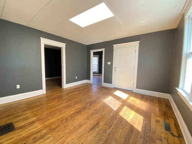 Building Photo - 4 Bedroom Home in Hammond